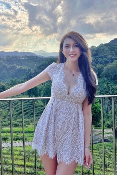 甜蜜暴击 - 黄乐然裸全身任何部位无遮挡排行第2名